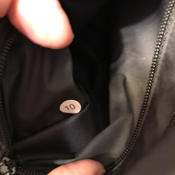 Lululemon Run: Two To Make It True Jacket sz 10 reversible black windbreaker - Picture 9 of 13